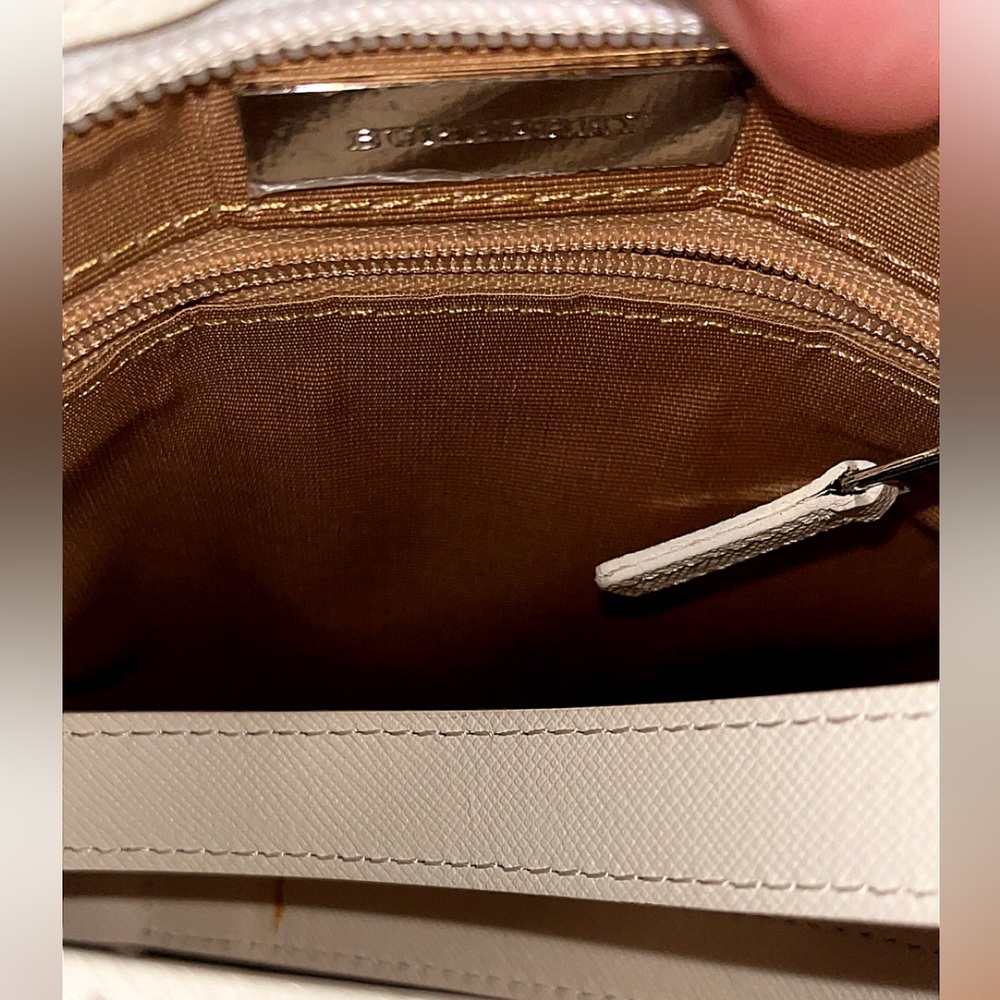 Burberry VINTAGE Beige and White Leather Nova Check Crossbody Bag
No call outs - Picture 4 of 7